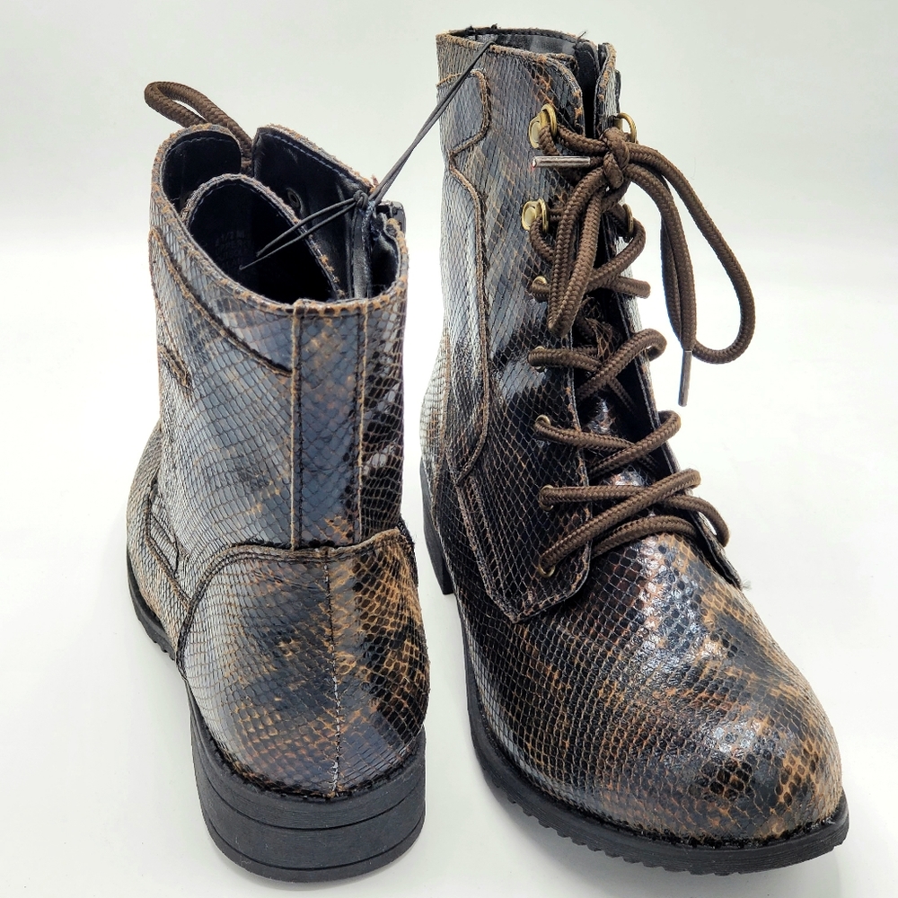 WHITE MOUNTAIN ANIMAL PRINT WOMEN BOOTS SZ 8.5